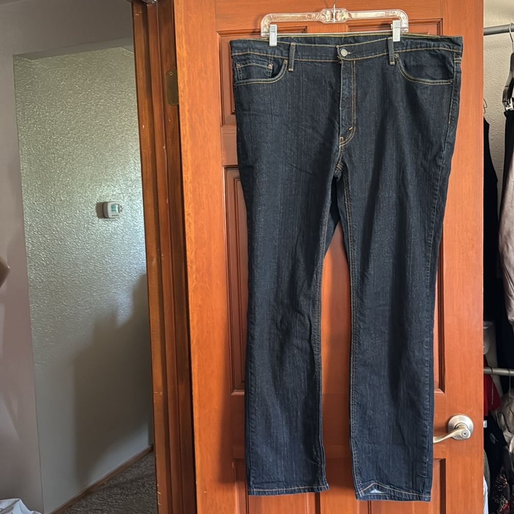Levi’s 541 Men’s Athletic Build Dark Wash Jeans Width 46” & Length 36”